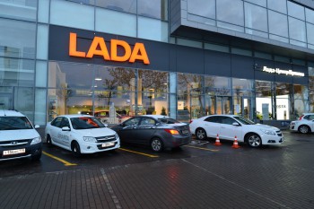Дилерские центры Lada отметили дефицит автомобилей